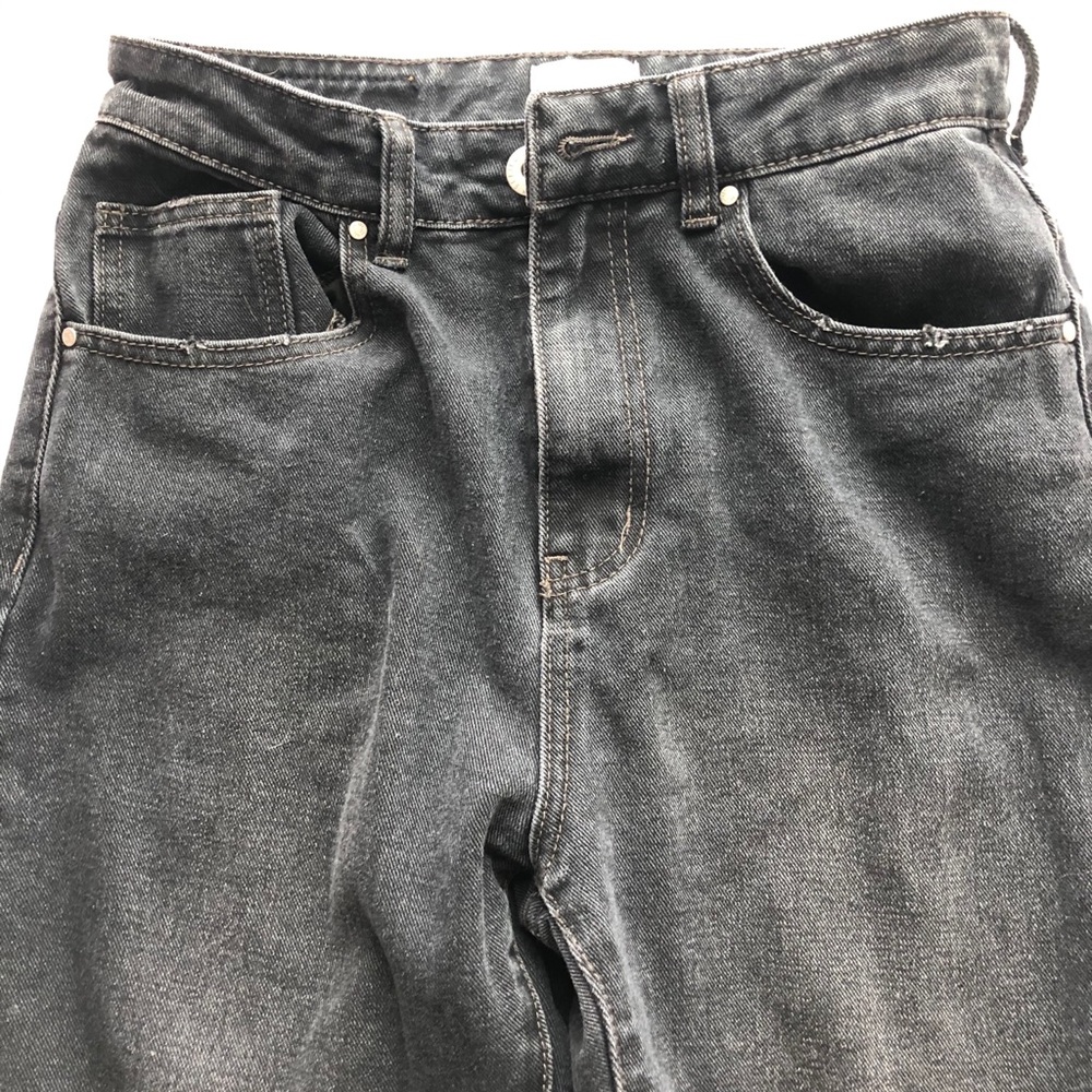 Black denim mom-jeans